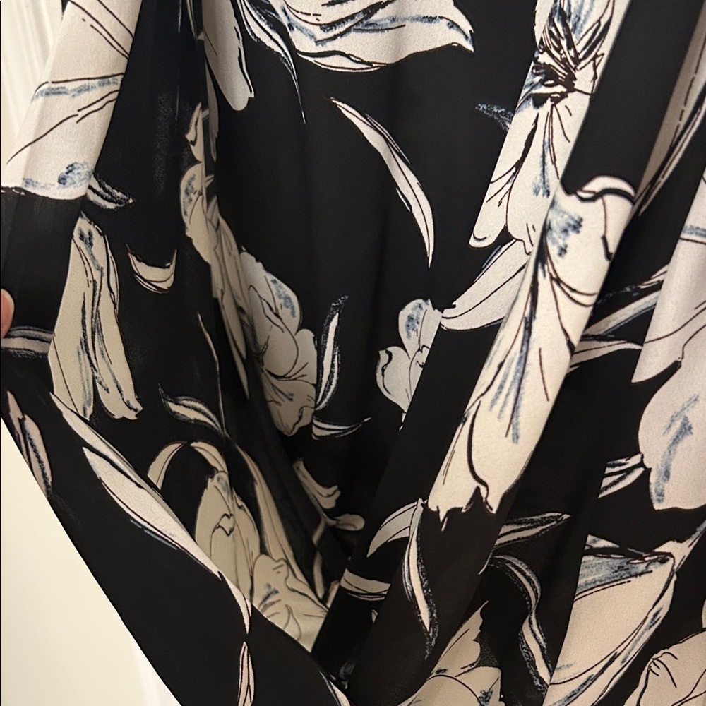 torrid Black White Floral Wrap Blouse Elastic Waist & Cuffs Relaxed Fit Size 12 - Picture 6 of 9